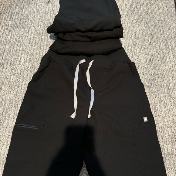 Figs scrubs - Picture 2 of 2